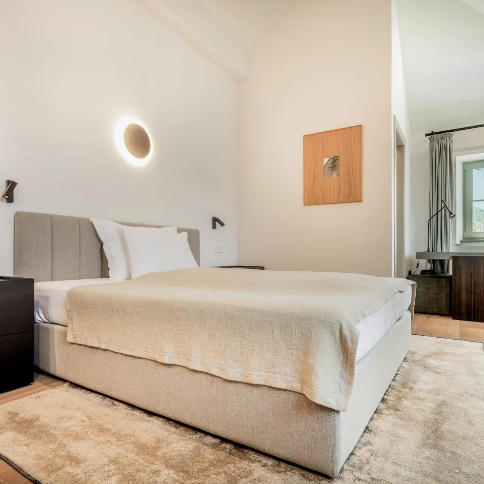 Double room bed and window with sea view at Marshal Club Hotel Vis