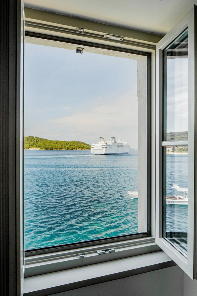Double room with sea view window at Marshal Club Hotel Vis