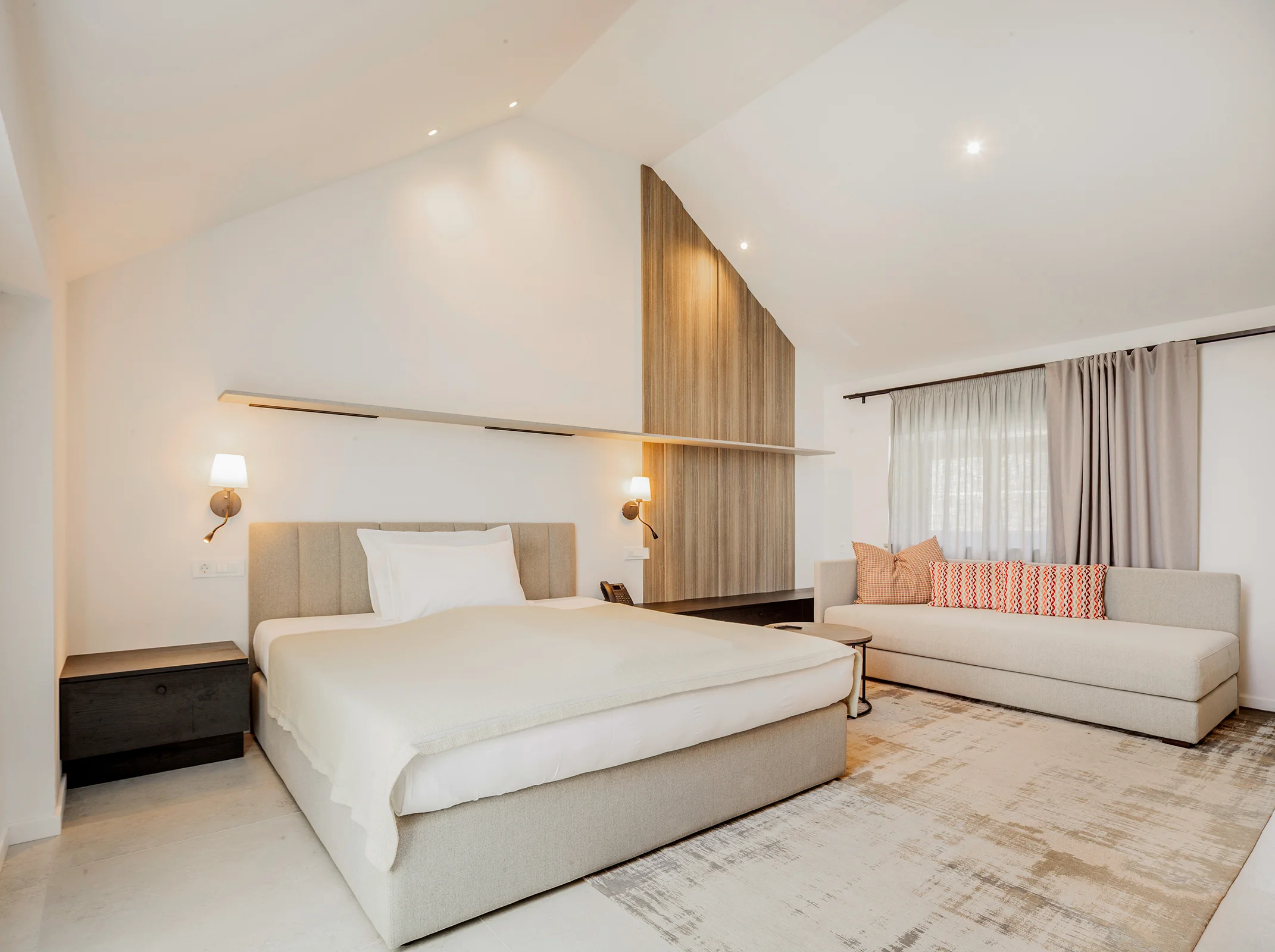 triple-room-bed-sofa-marshal-club-hotel-vis The spacious triple room provides air conditioning, a wardrobe, as well as a private bathroom featuring a shower and a hairdryer. The unit offers 2 beds.