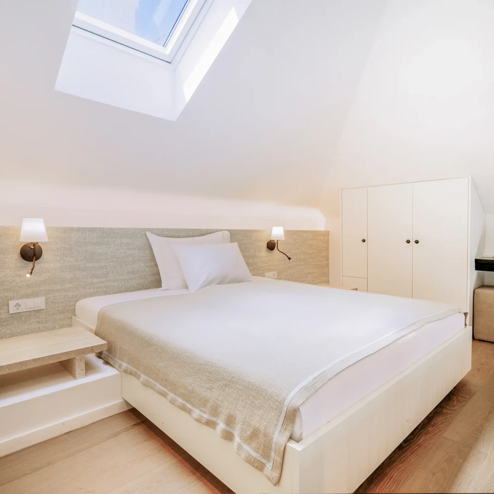 This apartment comes with 1 living room, 1 separate bedroom and 1 bathroom with a bath and free toiletries
